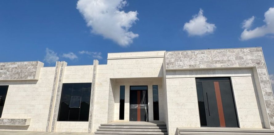 Villa i Seih Al Uraibi, Ras Al Khaimah, UAE 4 soveværelser, 929 kvm № 735081