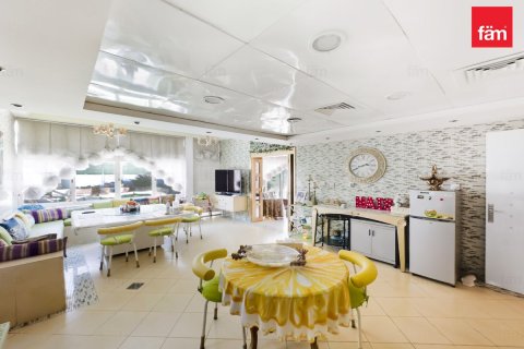 Vila u gradu Al Barsha, Dubai, UAE 10 spavaće sobe, 1393.5 m2 Br. 662250 - Slika 10