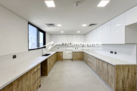 Vilë në Abu Dhabi, Emiratet e Bashkuara Arabe 5 dhoma gjumi, 360 m2. № 629884 - Foto 6