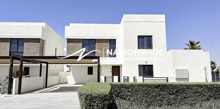 Vilë në Abu Dhabi, Emiratet e Bashkuara Arabe 5 dhoma gjumi, 360 m2. № 629884