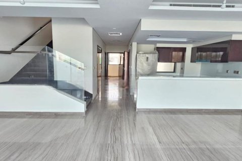 Üürile anda ridamaja asukohaga Dubai, AÜE: 4 magamistoaga, 147.3 m² Nr 644801 - pilt 3