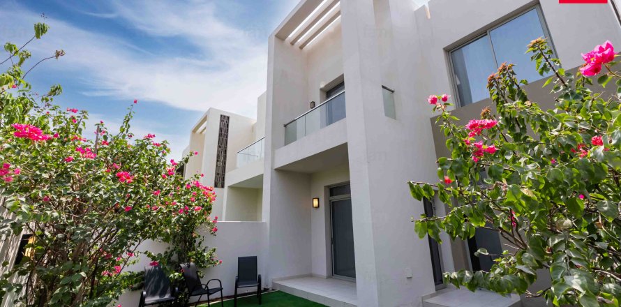 Řadový dům v Dubai, SAE 3 ložnice, 181.2 m² Č.: 630419