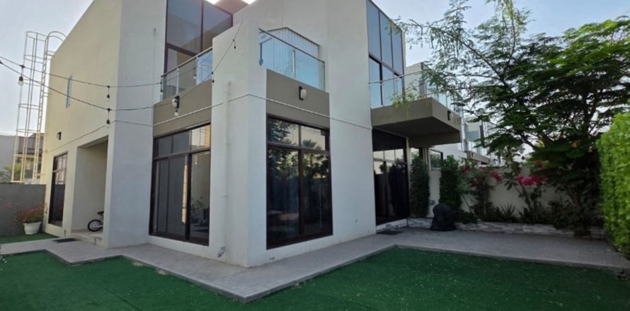 Villa in Dubai, UAE 4 bedrooms, 288 sq.m. № 711569
