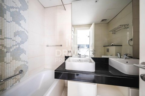 Apartment in Business Bay, Dubai, UAE 2 bedrooms, 126.44 sq.m. № 745837 - photo 12