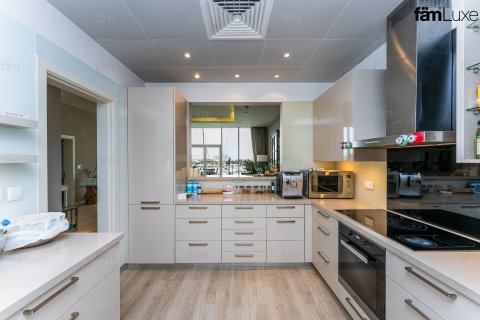 Apartament do wynajęcia w Palm Jumeirah, Dubai, ZEA 3 sypialnie, 210.5 mkw., nr 660265 - zdjęcie 15