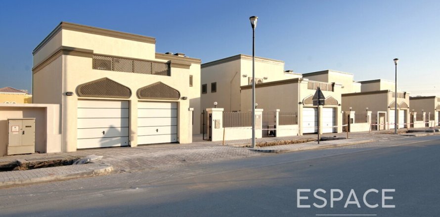 Vilă în Jumeirah Park, Dubai, EAU 3 dormitoare, 285 mp.  №649893