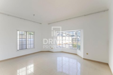 Villa en alquiler en Umm Al Sheif, Dubai, EAU 5 dormitorios, 1393.55 m2 № 757064 - foto 17