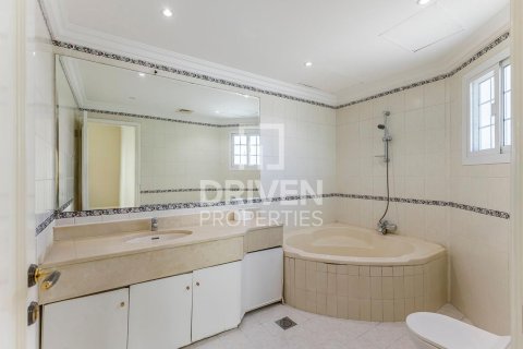 Villa en alquiler en Umm Al Sheif, Dubai, EAU 5 dormitorios, 1393.55 m2 № 757064 - foto 24