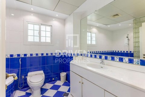 Villa en alquiler en Umm Al Sheif, Dubai, EAU 5 dormitorios, 1393.55 m2 № 757064 - foto 27