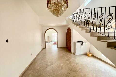 Βίλα σε Al Barsha, Dubai, ΗΑΕ 5 υπνοδωμάτια, 1463.18 τ.μ. Αρ. 637475 - φωτογραφία 4