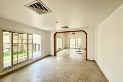 Βίλα σε Al Barsha, Dubai, ΗΑΕ 5 υπνοδωμάτια, 1463.18 τ.μ. Αρ. 637475 - φωτογραφία 2