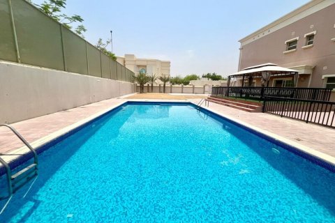 Βίλα σε Al Barsha, Dubai, ΗΑΕ 5 υπνοδωμάτια, 1463.18 τ.μ. Αρ. 637475 - φωτογραφία 1