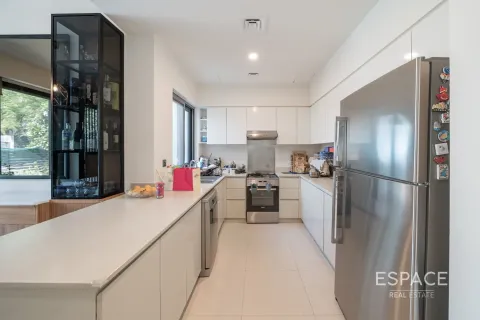 Купить виллу в Дубай Хилс Эстейт, ОАЭ 4 спальни, 242м2, № 649435 - фото 2