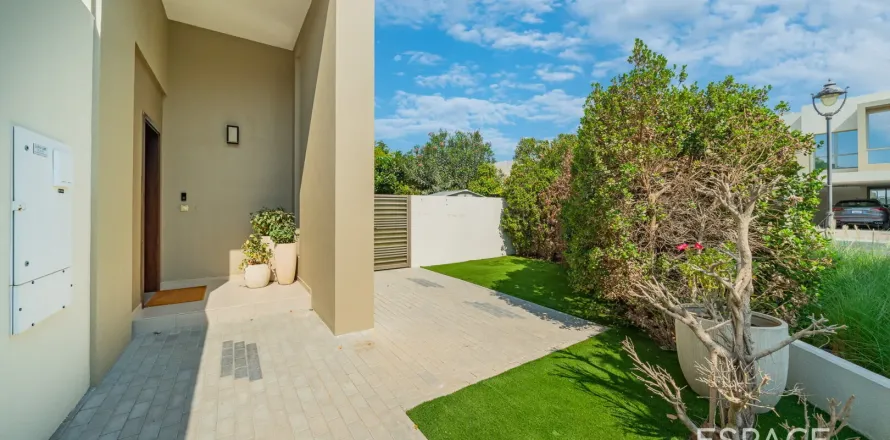 Вилла в Arabian Ranches 2, Дубай, ОАЭ 4 спальни, 242м2 № 649432