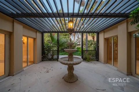 Vila u Meadows, Dubai, UAE 5 spavaćih soba, 571 m2 Br. 649438 - fotografija 10