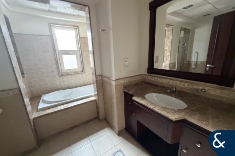 Снять в аренду виллу в Dubai Sports City, Дубай, ОАЭ 5 спален, 1269м2, № 698294 - фото 17