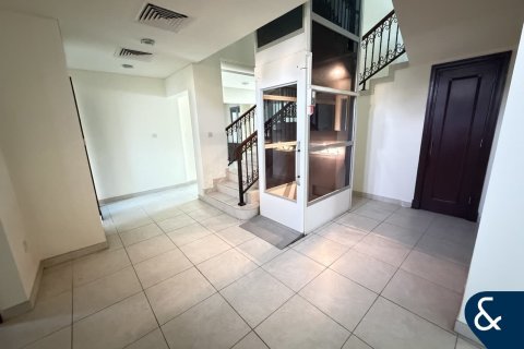 Снять в аренду виллу в Dubai Sports City, Дубай, ОАЭ 5 спален, 1269м2, № 698294 - фото 3