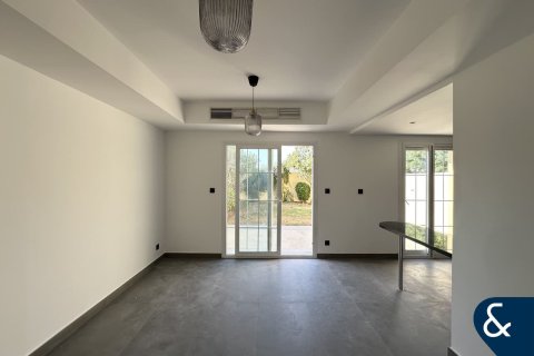 Vilë në The Springs, Dubai, Emiratet e Bashkuara Arabe 2 dhoma gjumi, 157 m2. № 698296 - Foto 3