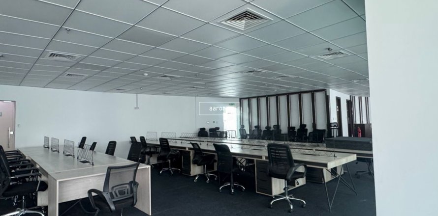 Oficina en Business Bay, Dubai, EAU 371.6 m² № 635103
