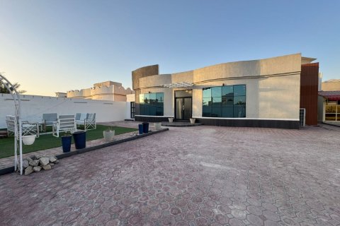 Villa à vendre à  Ras Al Khaimah, EAU 5 chambres, 929 m2 № 734704 - photo 1