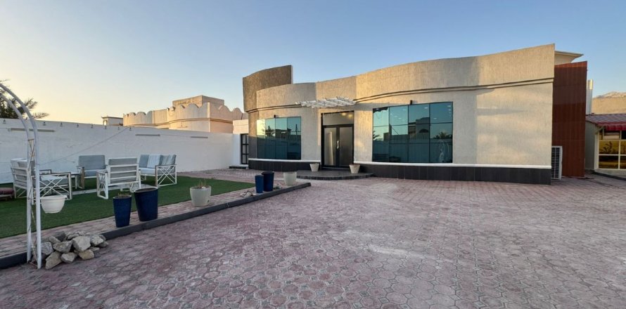 Villa à Ras Al Khaimah, EAU: 5 chambres, 929 m2 № 734704