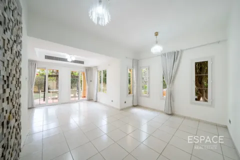 Villa til salgs i The Springs, Dubai, Emiratene 3 soverom, 244 kvm Nr. 737769 - Foto 2