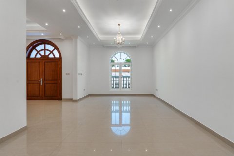 Villa in Jumeirah, Dubai, UAE 5 bedrooms, 872 sq.m. № 635464 - photo 7