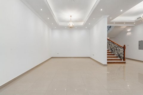 Villa in Jumeirah, Dubai, UAE 5 bedrooms, 872 sq.m. № 635464 - photo 5