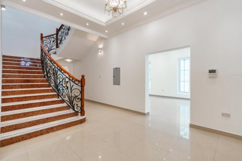 Villa in Jumeirah, Dubai, UAE 5 bedrooms, 872 sq.m. № 635464 - photo 4