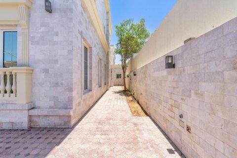 Villa in Jumeirah, Dubai, UAE 5 bedrooms, 872 sq.m. № 635464 - photo 29