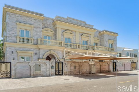 Villa in Jumeirah, Dubai, UAE 5 bedrooms, 872 sq.m. № 635464 - photo 2