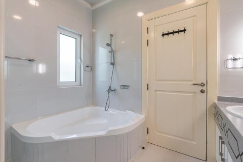 Villa in Jumeirah, Dubai, UAE 5 bedrooms, 872 sq.m. № 635464 - photo 26