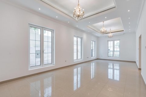 Villa in Jumeirah, Dubai, UAE 5 bedrooms, 872 sq.m. № 635464 - photo 10