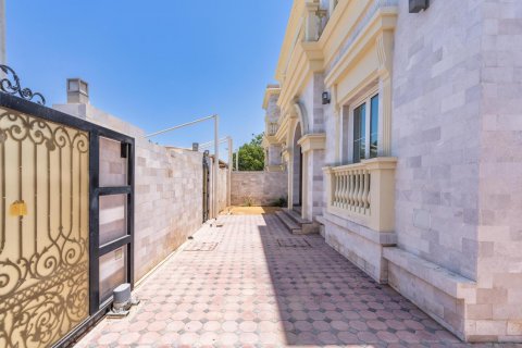Villa in Jumeirah, Dubai, UAE 5 bedrooms, 872 sq.m. № 635464 - photo 28