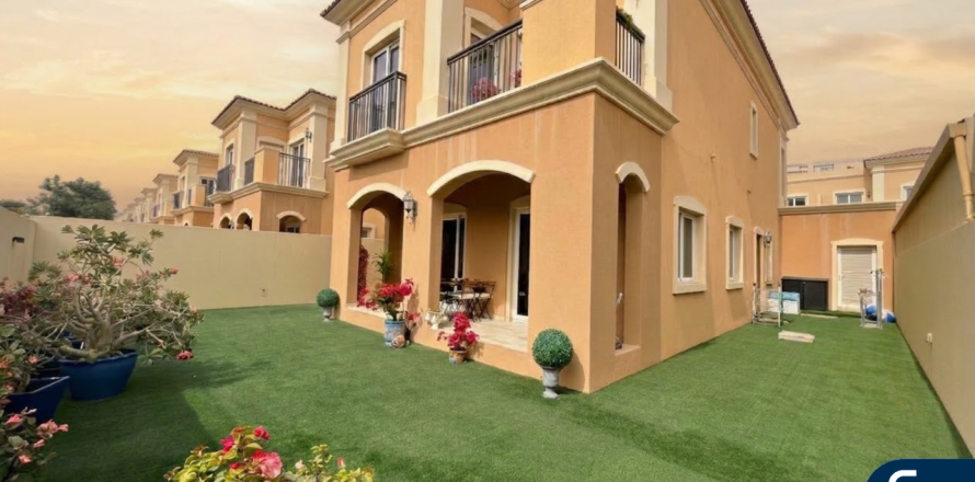 Villa asukohaga Dubai Land, Dubai, AÜE: 3 magamistoaga, 244 m² Nr 697837
