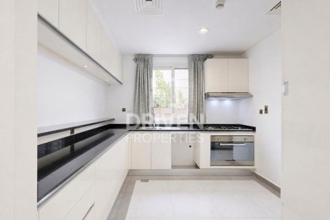 Vila di Dubai Land, UEA 3 kamar tidur, 379.88 m2 nomor 744623 - foto 11