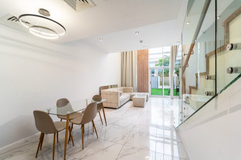 Таунхаус в Дубай, ОАЭ 2 спальни, 124м2 № 701798