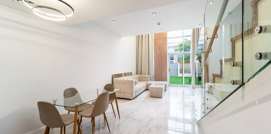 Таунхаус в Дубай, ОАЭ 2 спальни, 124м2 № 701798