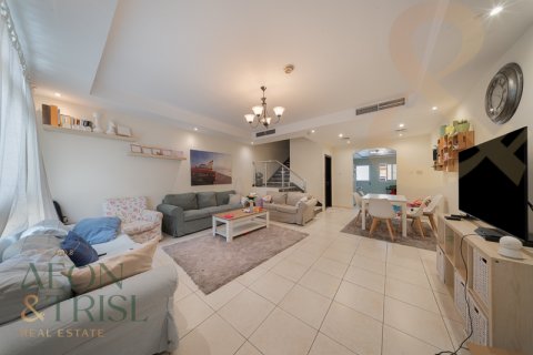 Vilë në Jumeirah Village Circle, Dubai, Emiratet e Bashkuara Arabe 3 dhoma gjumi, 143 m2. № 648146 - Foto 1