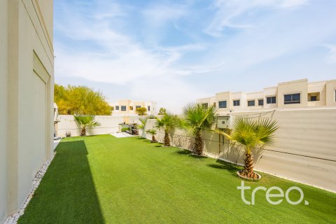 Townhouse in Town Square, Dubai, UAE 4 bedrooms, 227.89 sq.m. № 741084 - photo 3