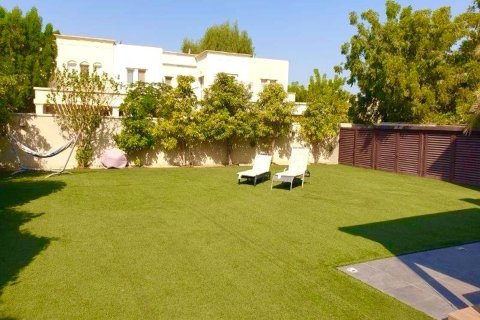 Villa en venta en Dubai, EAU 9 dormitorios, 432 m2 № 696122 - foto 20