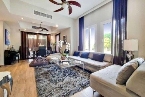 Villa en venta en Dubai, EAU 9 dormitorios, 432 m2 № 696122 - foto 2