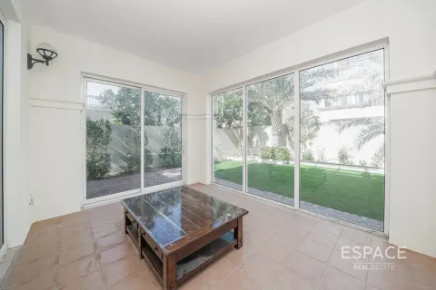 Jumeirah Park, Dubai, संयुक्त अरब अमीरात में विला, 4 बेडरूम, 455 वर्ग मीटर, संख्या 661172 - फ़ोटो 6