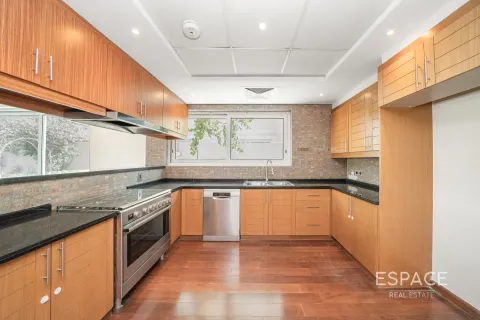 Jumeirah Park, Dubai, संयुक्त अरब अमीरात में विला, 4 बेडरूम, 455 वर्ग मीटर, संख्या 661172 - फ़ोटो 5