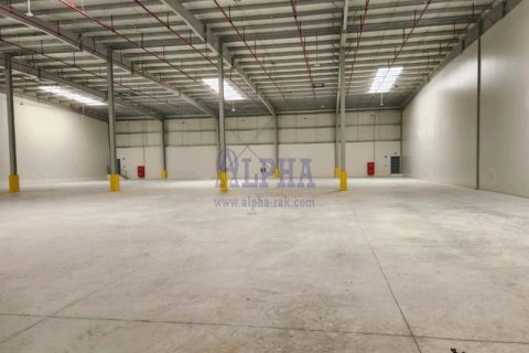 Warehouse in Ras Al Khaimah, UAE 999.9 sq.m. № 679633 - photo 1
