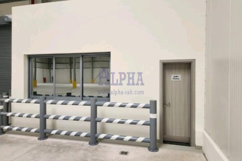Warehouse in Ras Al Khaimah, UAE 999.9 sq.m. № 679633 - photo 4