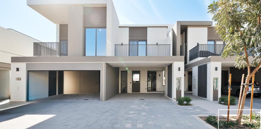 Tilal Al Ghaf、Dubai、UAEにあるタウンハウス 3ベッドルーム、140 m2 No680988