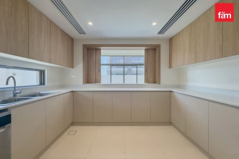 Villa te huur in Dubai, VAE 5 slaapkamers, 373.1 vr.m., nr 652457 - foto 7