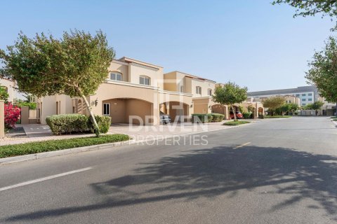 טאונהאוס למכירה ב Dubai Land, Dubai, איחוד האמירויות 3 חדרי שינה, 174 מ"ר, מספר 653682 - תמונה 2