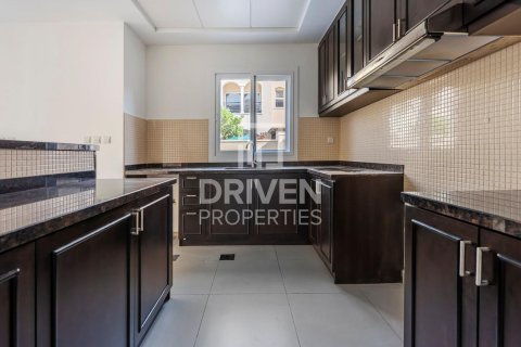 טאונהאוס למכירה ב Dubai Land, Dubai, איחוד האמירויות 3 חדרי שינה, 174 מ"ר, מספר 653682 - תמונה 12
